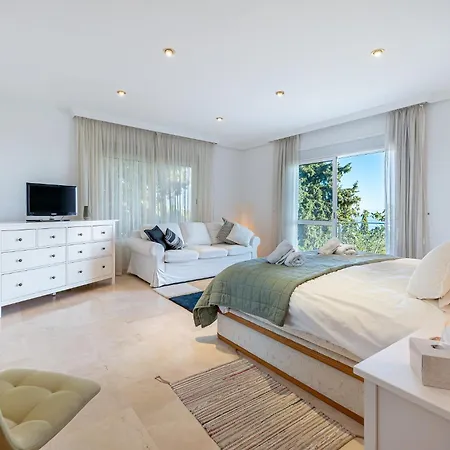 Stunning With Panoramic Views Of The Med *